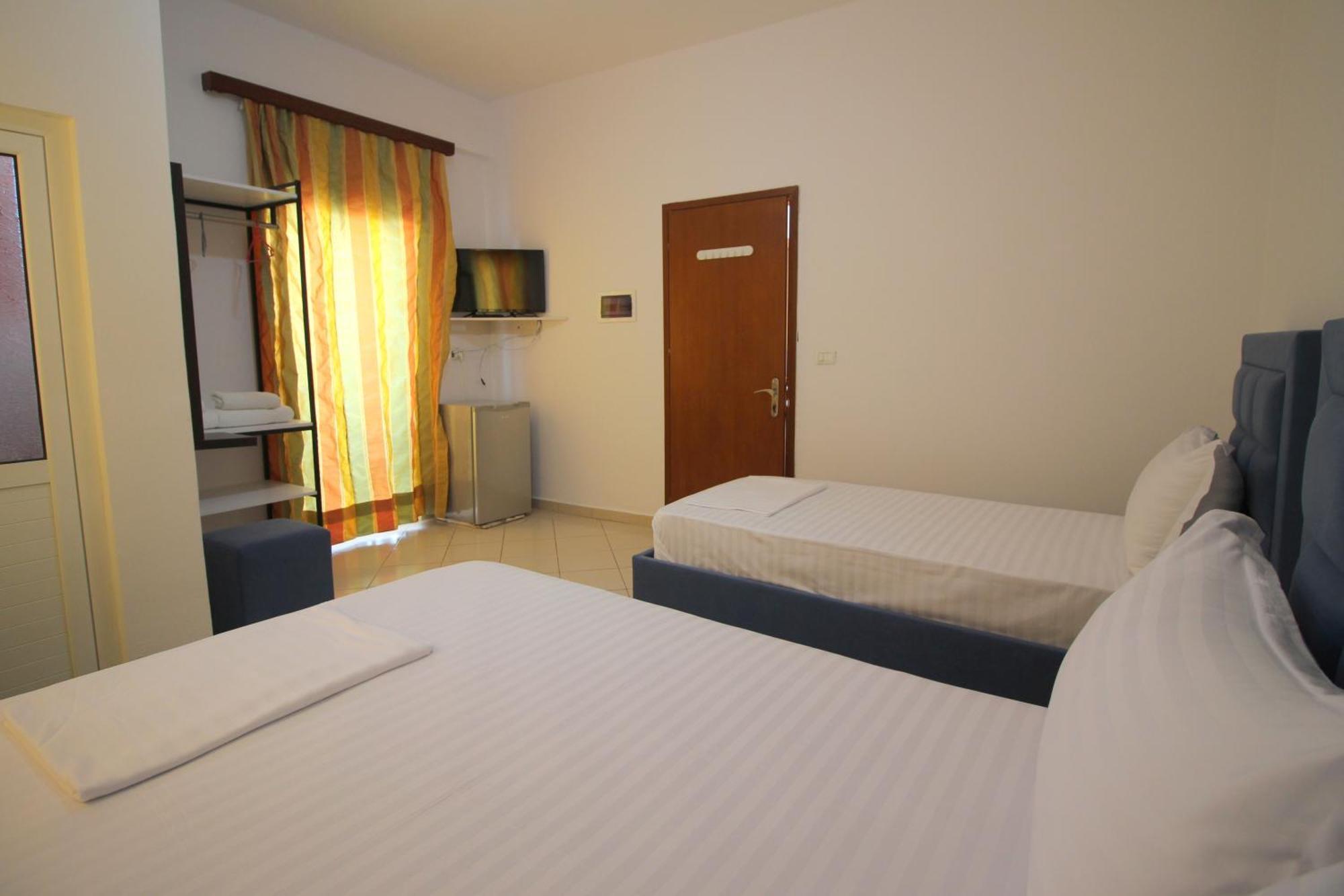 Lengu Holidays Houses Sarandë Esterno foto