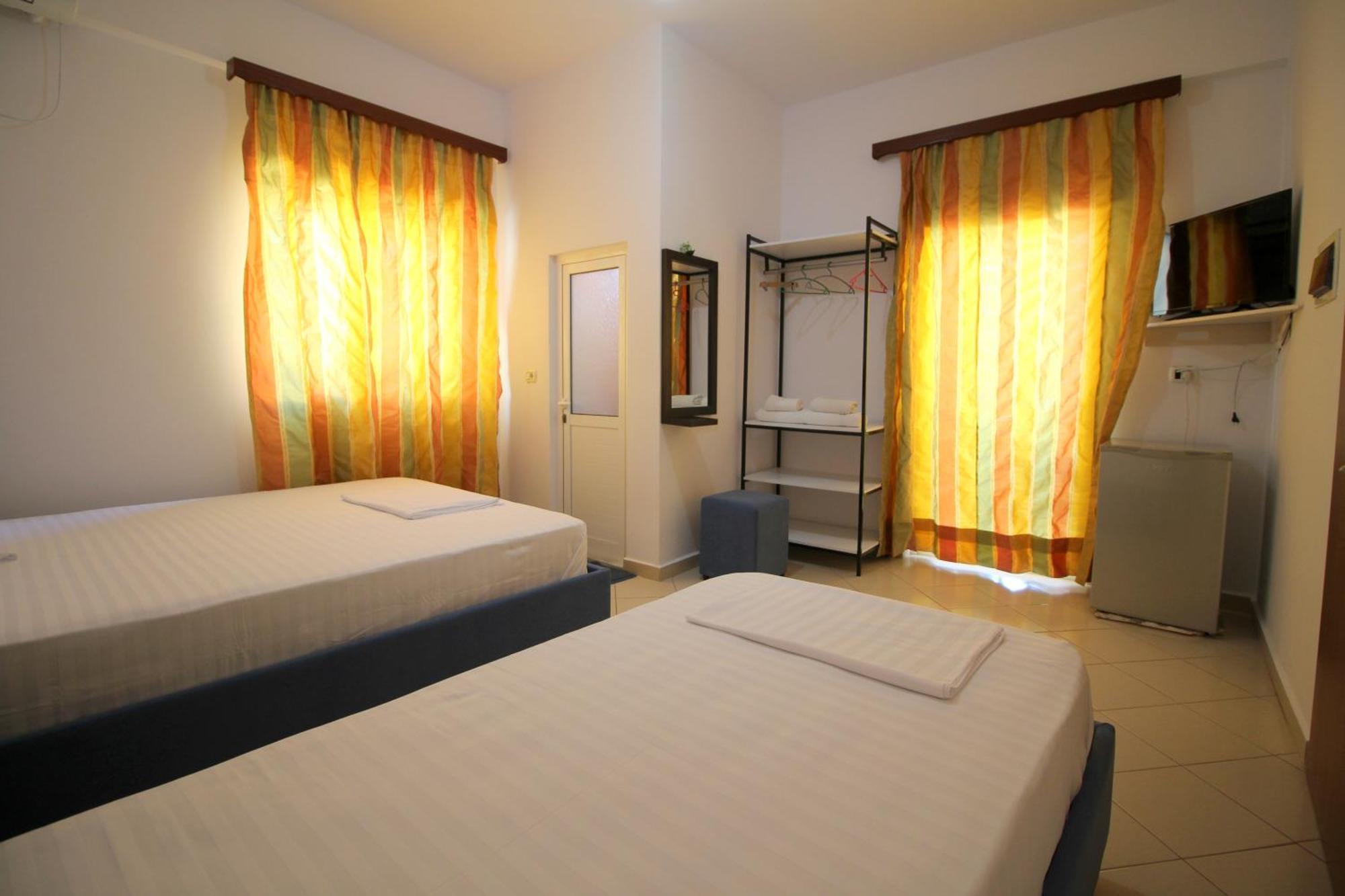 Lengu Holidays Houses Sarandë Esterno foto