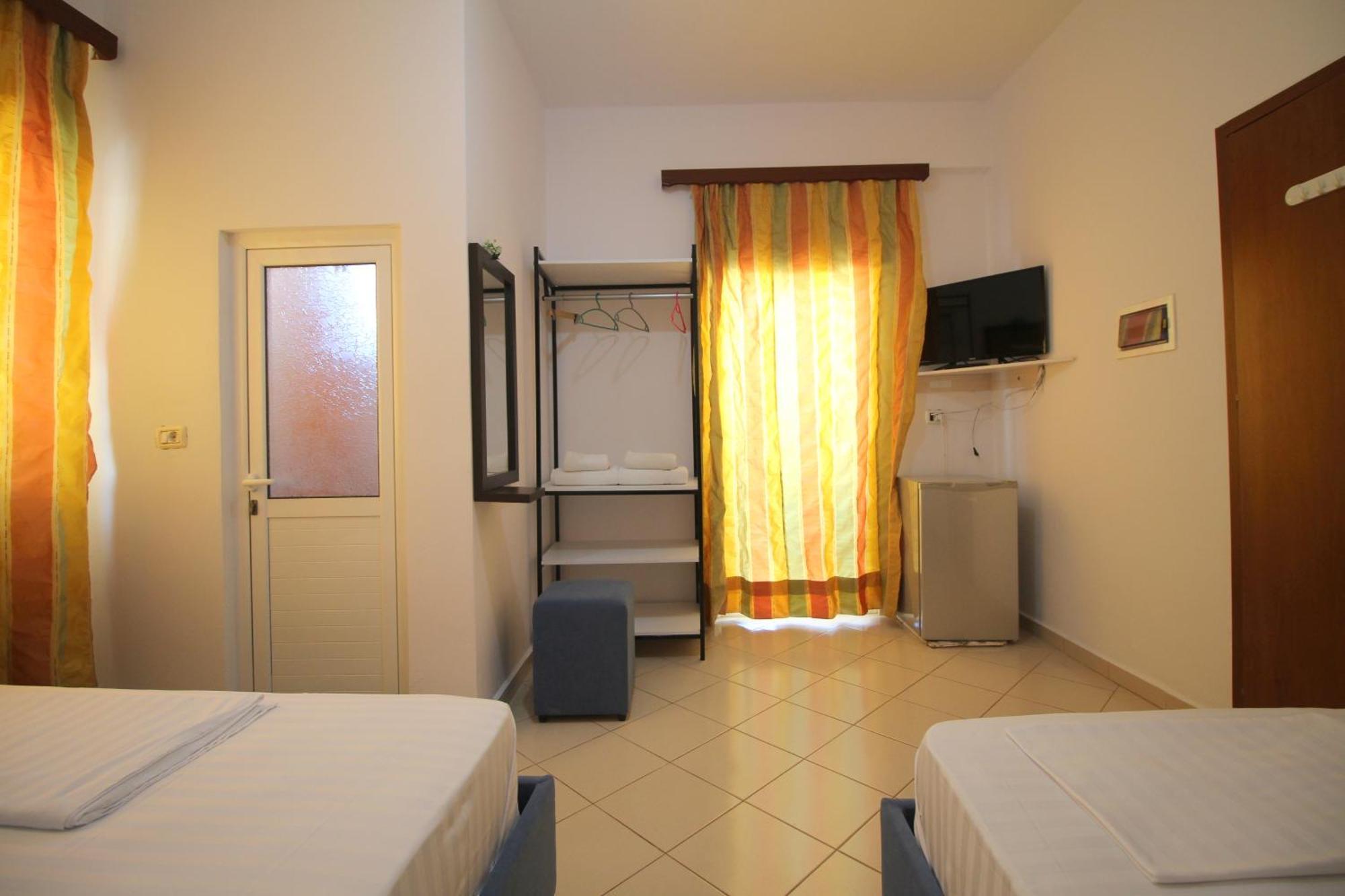 Lengu Holidays Houses Sarandë Esterno foto