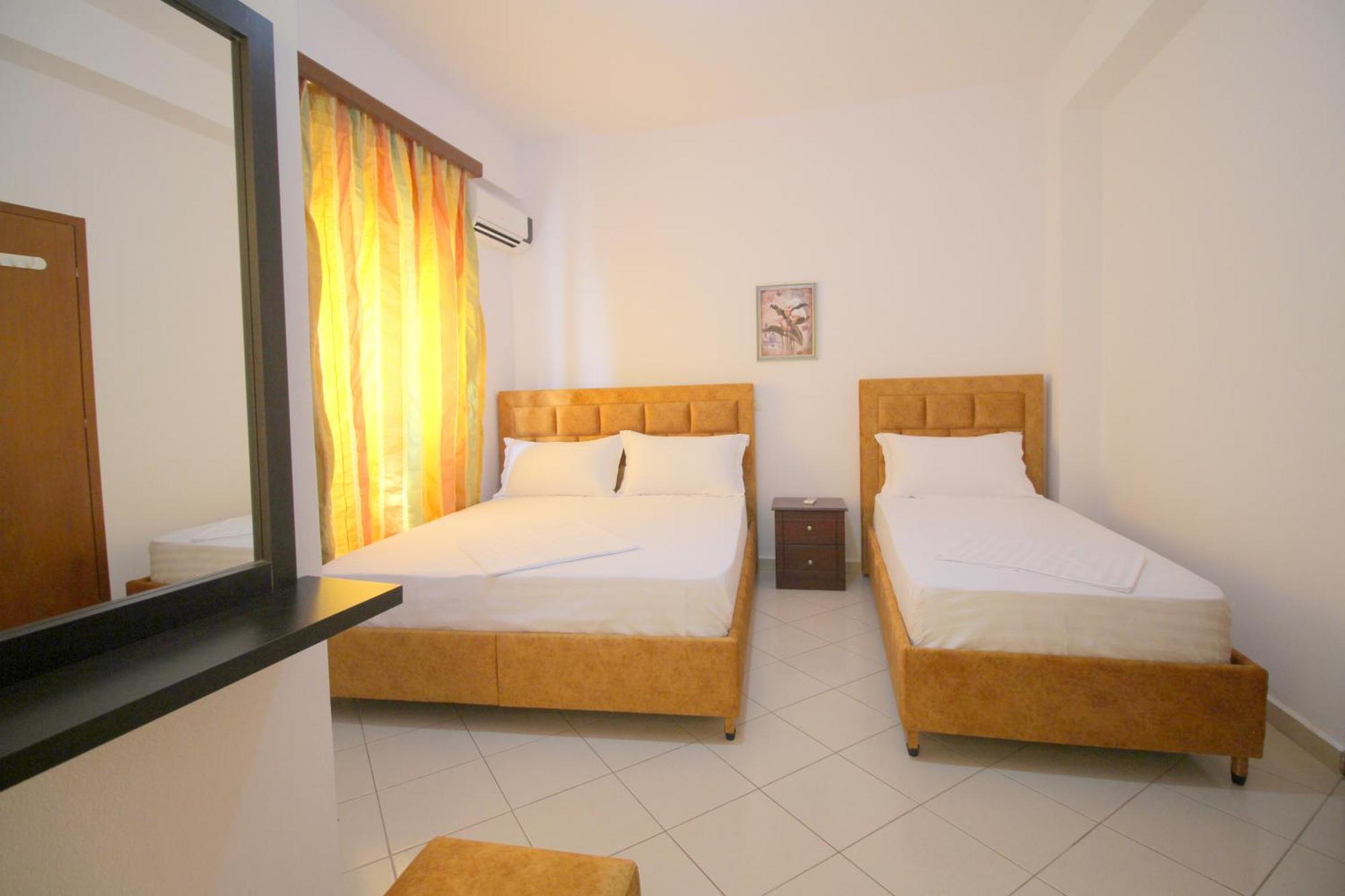 Lengu Holidays Houses Sarandë Esterno foto