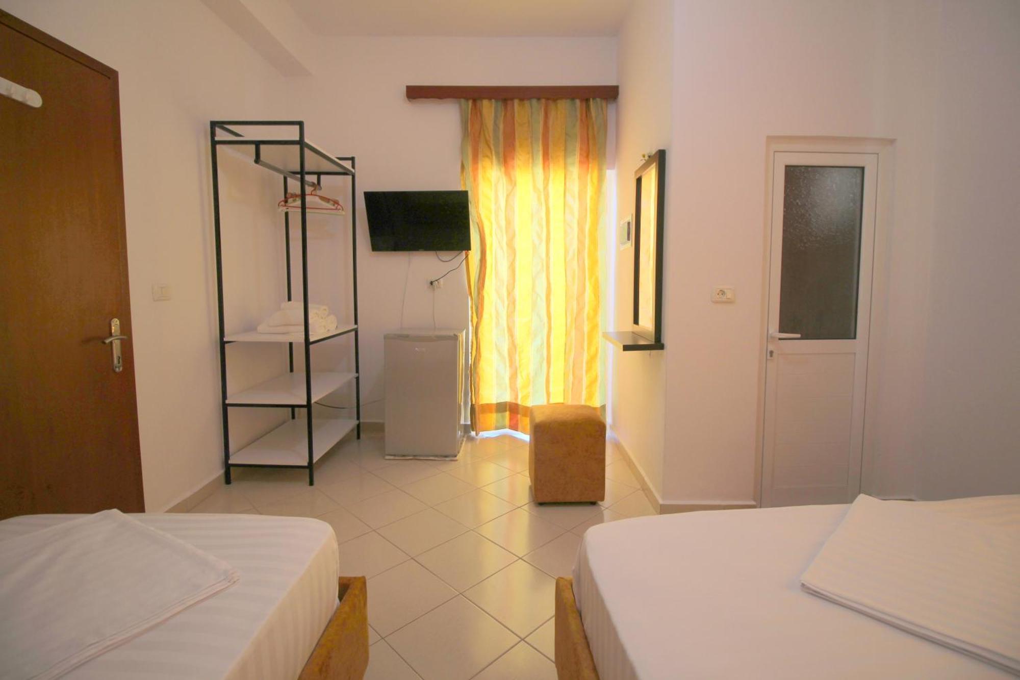 Lengu Holidays Houses Sarandë Esterno foto