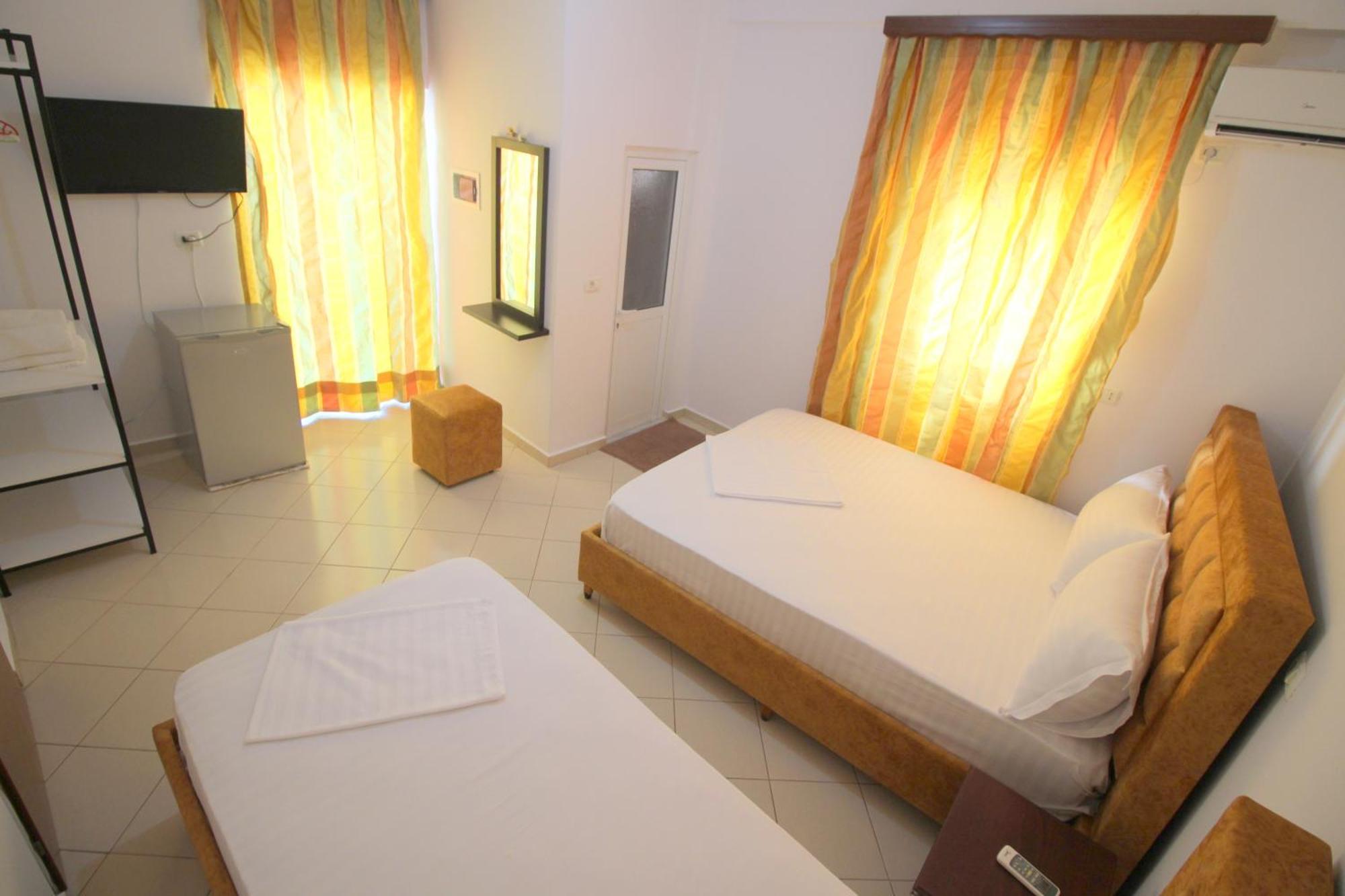 Lengu Holidays Houses Sarandë Esterno foto